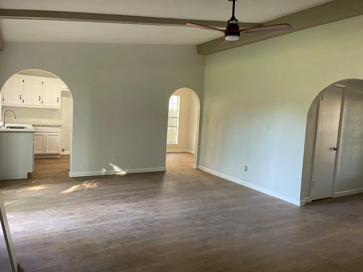 Building Photo - 1038 Delores Dr