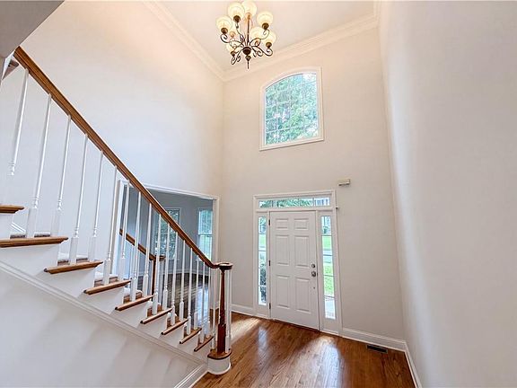 2nd image of 685 Jefferson Pl