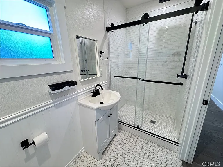 2716 S La Salle Ave — Photo 25