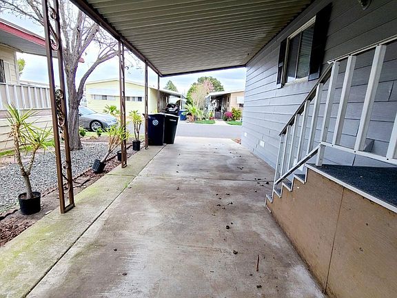 3rd image of 32 Bentley Ave