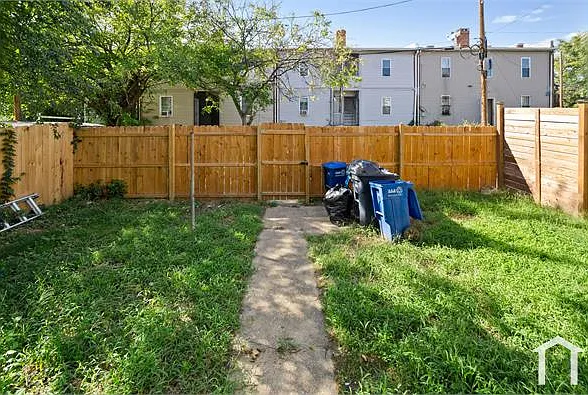 182 36th St NE — Photo 2
