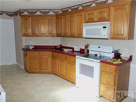 3rd image of 122 Towers Ln