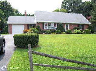 646 Denton Dr N, Westminster, MD 21157