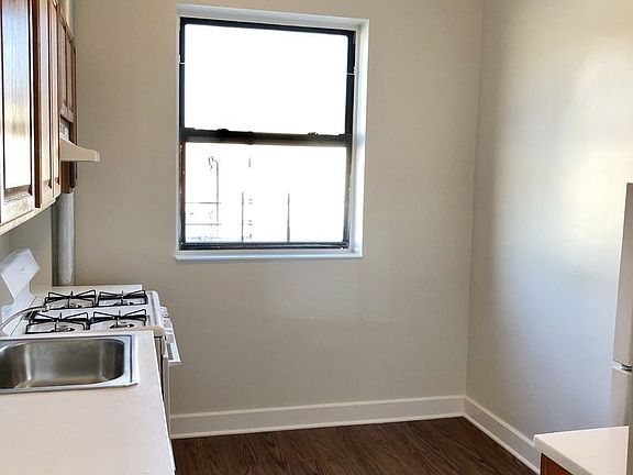 4th image of 4756 45th St APT 5D