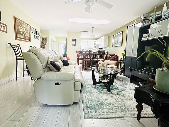 4th image of 604 SW Natura Boulevard #E
