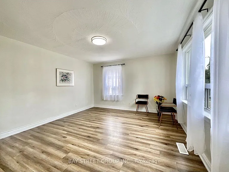 37 Bayard Ave #MAIN FLOOR — Photo 5