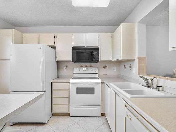 4th image of 7145 Huntington Lane #402