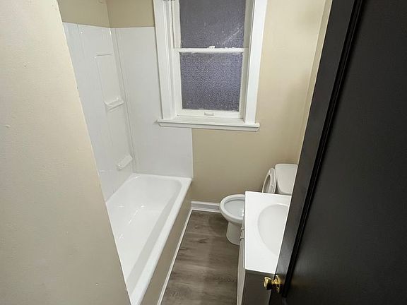 5th image of 926 Wilmington Ave Floor 1
