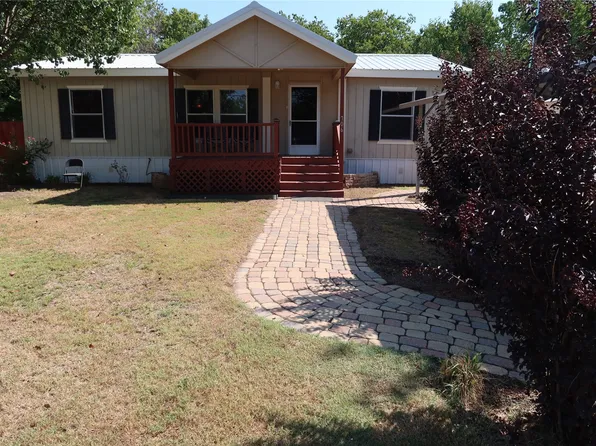706 Grayson St, Nocona, TX 76255