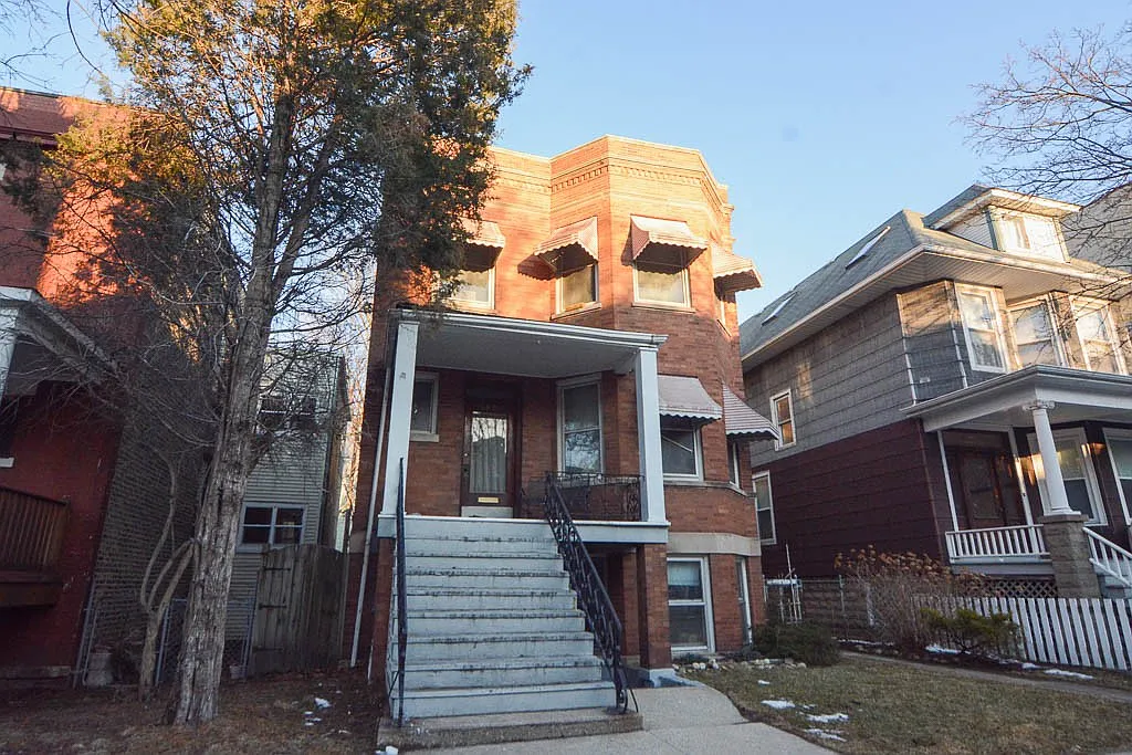 Choice 2 Bed, 1 Bath at Damen + Grace (North Center) — Photo 1