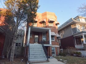 3821 N Damen Ave, Chicago, IL