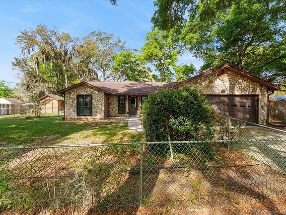 2nd image of 204 Queen Rd