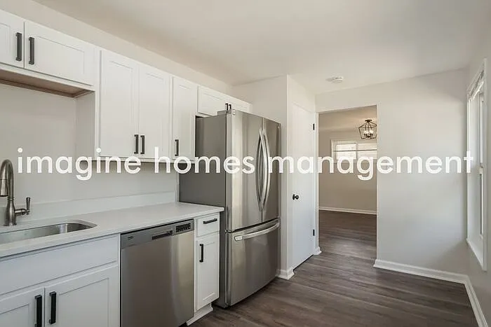 3 bed, 1.0 bath, 1134 sqft, $1,950 — Photo 4