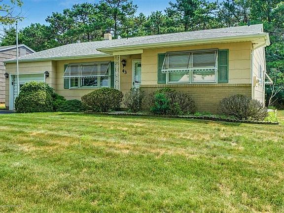 2nd image of 43 Brookfield Ct