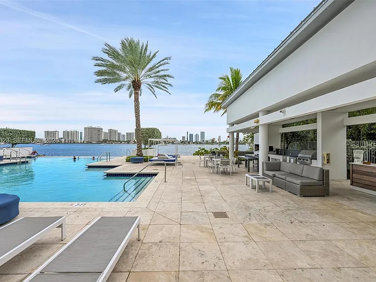 17111 Biscayne Blvd #207 — Photo 37
