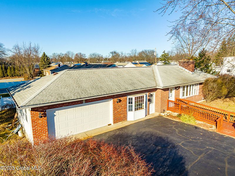 4th image of 80 Mc Nutt Avenue