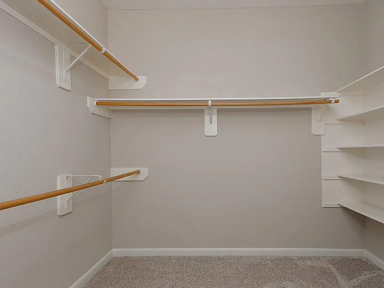 50 E Pipers Green St — Photo 17