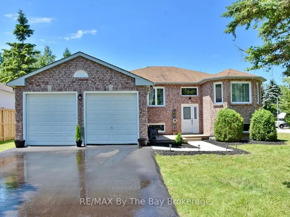2 Birchmount Cir, Wasaga Beach, ON L9Z 1H8