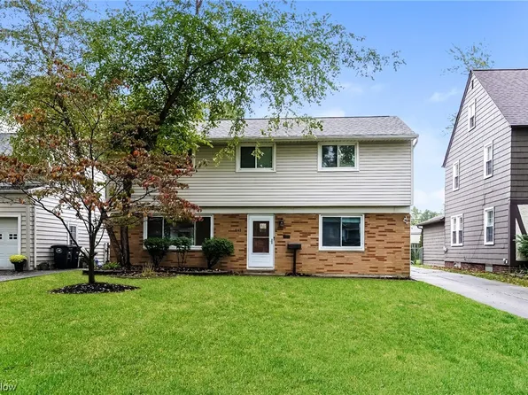 1345 Ford Rd, Lyndhurst, OH 44124