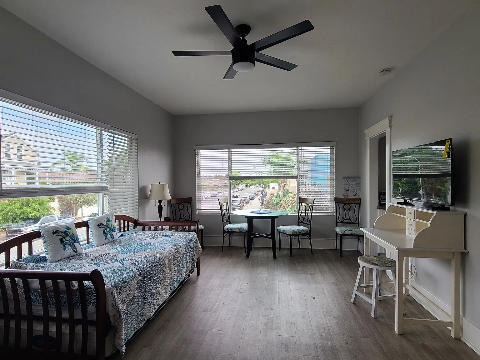 Studio, 465 sqft, $1,975 — Photo 2