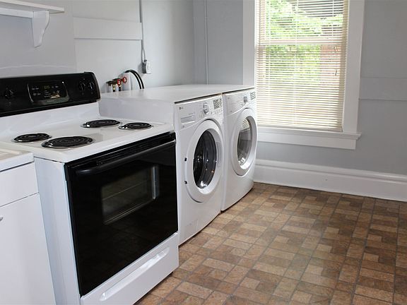 Front load washer/dryer set