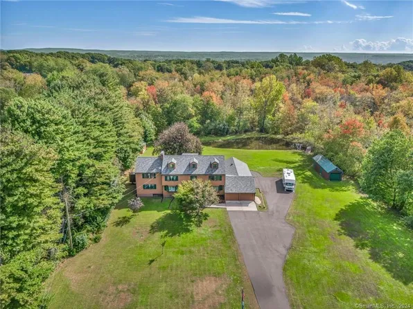 18 School House Road, Wallingford, CT 06492