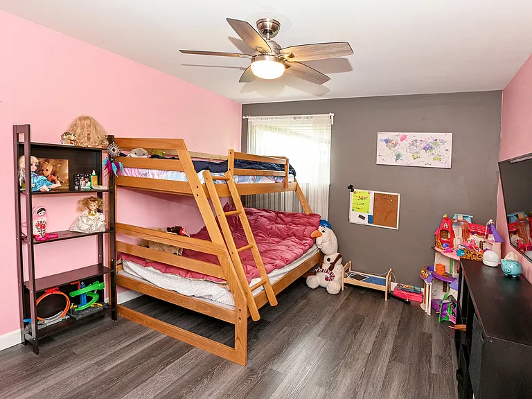 988 Yarger Dr — Photo 15