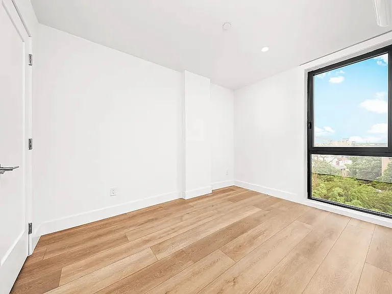 23-33 Astoria Blvd #2E — Photo 5