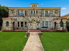 412 Club Dr, San Antonio, TX