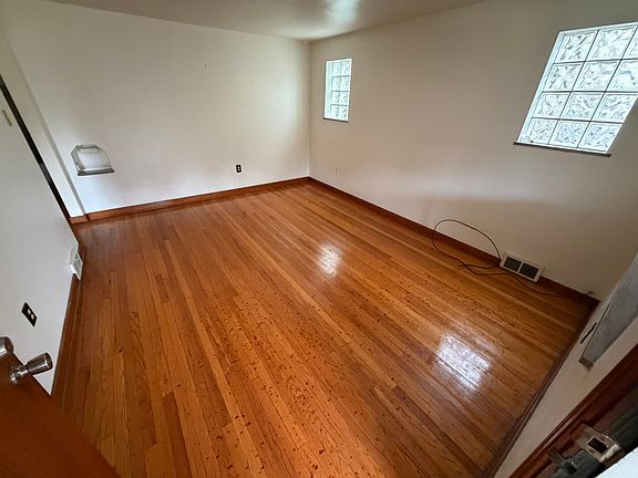 5th image of 654 Frayne St
