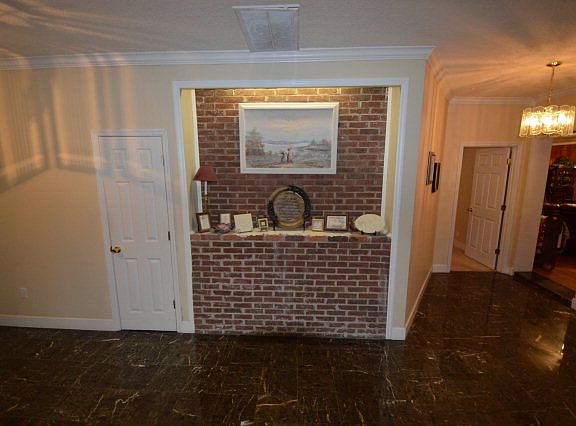 5th image of 135 Glyndale Cir