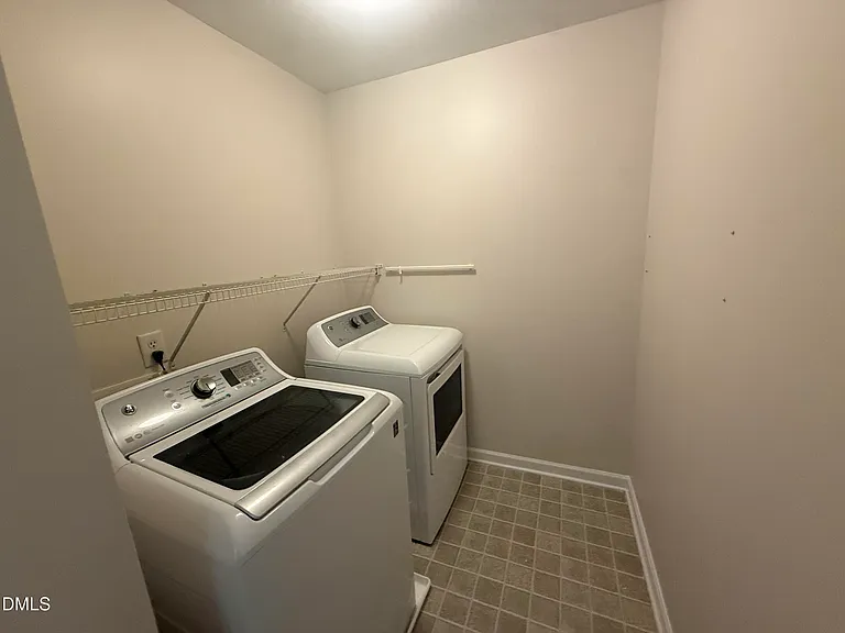 220 Milpass Dr — Photo 14