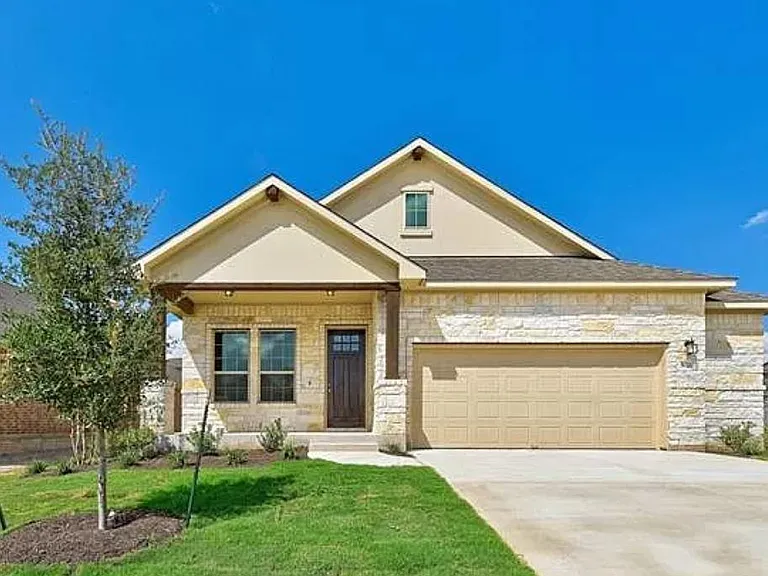 816 Centerra Hills Cir — Photo 1