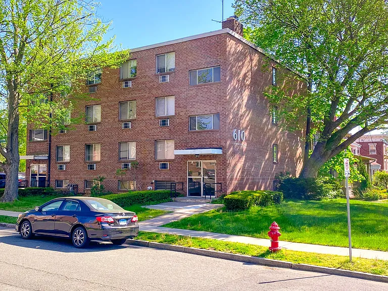 610 Farmington Ave #A1 — Photo 1