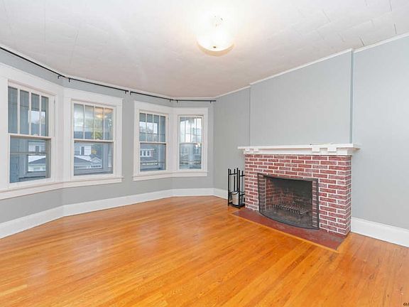 5th image of 50 Meadowlawn Ave