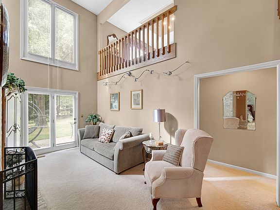 5th image of 5 Hillcrest Dr #0