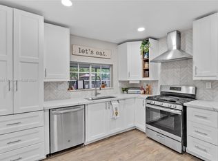 8590 NW 10th St, Pembroke Pines, FL 33024