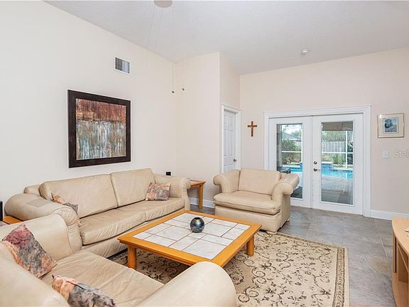 4th image of 303 Mary Beth Pl