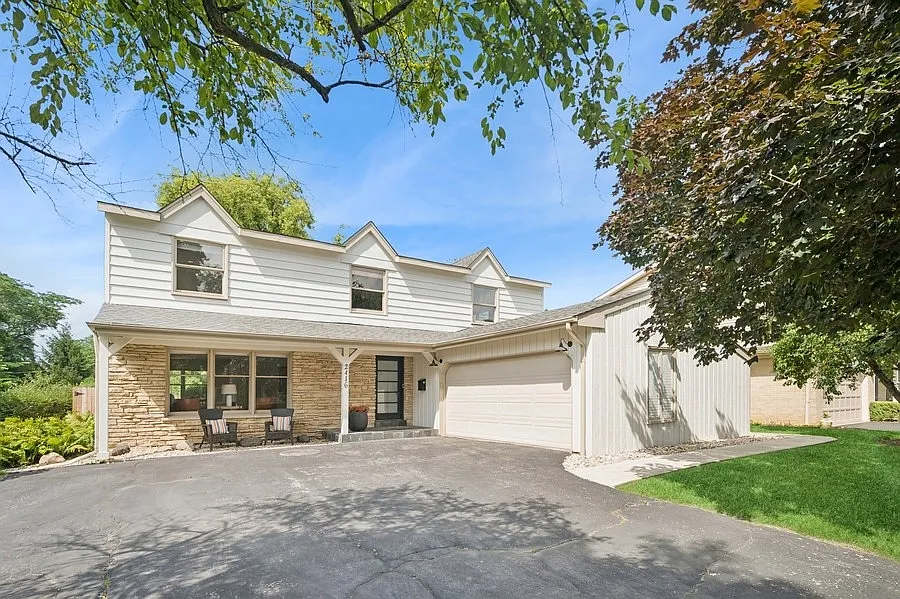 2416 Birchwood Ln photo 1