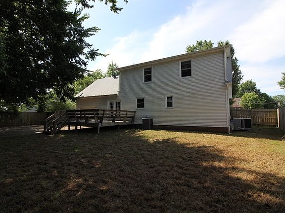 3rd image of 371 Manorstone Ln