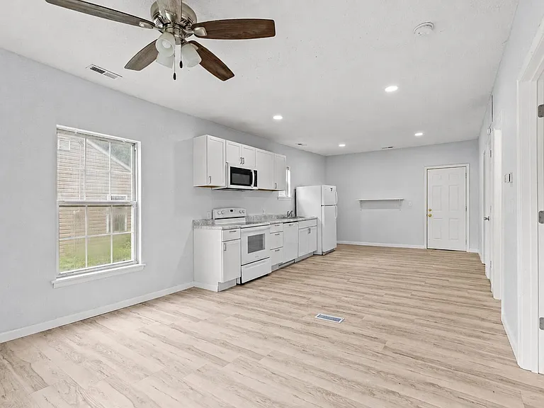 309 Alexander Ave — Photo 5
