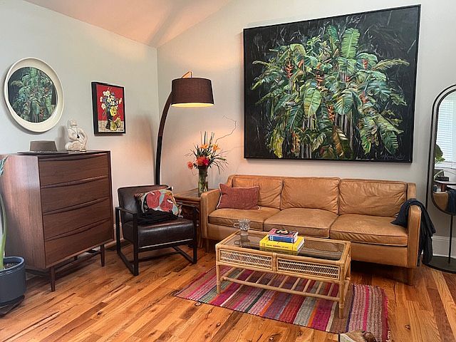 Primary bedroom has high ceilings, windows, lovely light and plenty of space for a couch and sitting area!

*Furniture not included