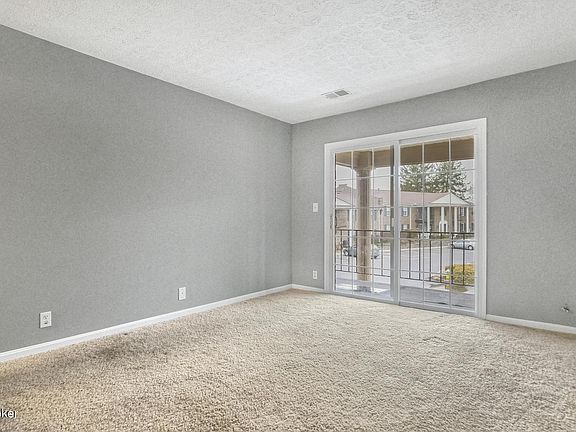 5th image of 615 Logsdon Ct