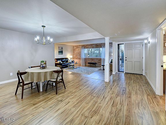 3rd image of 4040 N Camino Cardenal