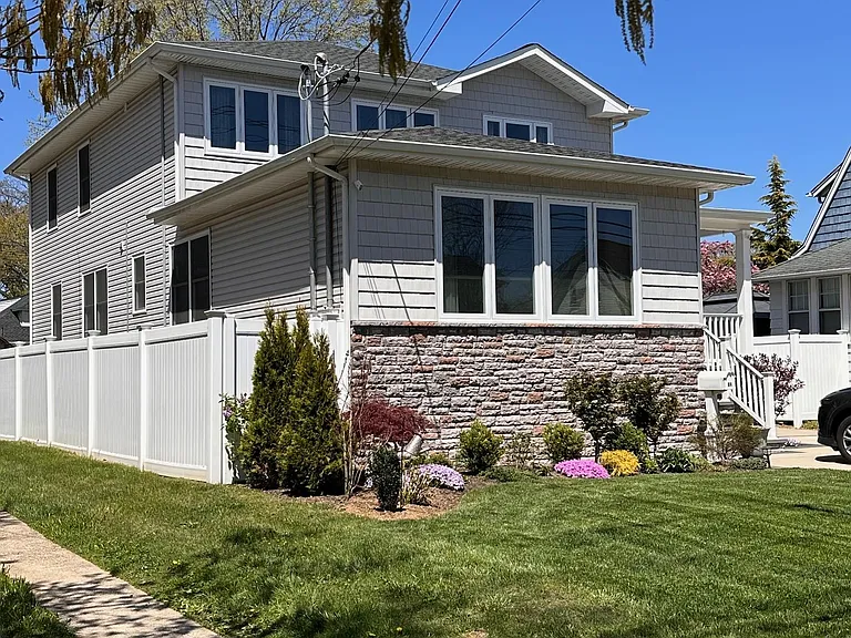84 Commonwealth Ave — Photo 2