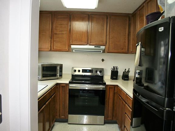 4th image of 1604 Somerset Pl