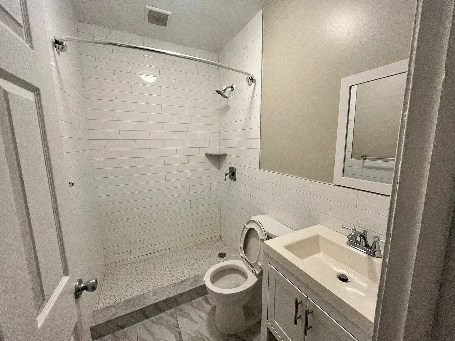 2 bed, 900 sqft, $1,300 — Photo 4