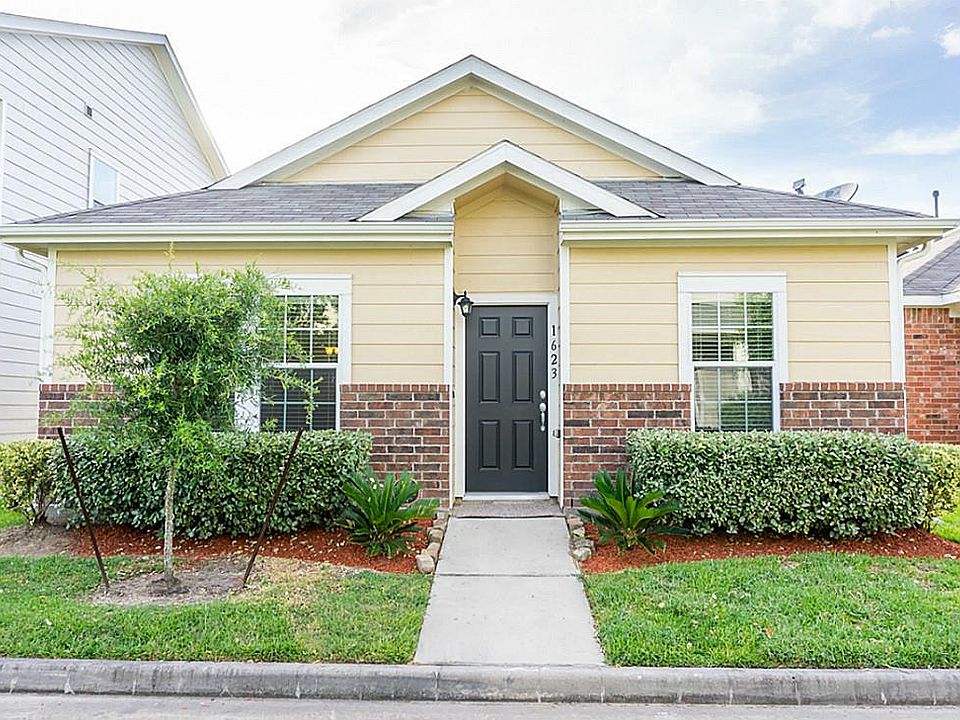 1st image of 1623 Claremont Garden Cir