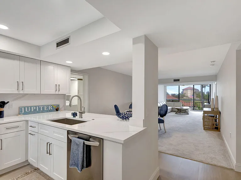 501 S Seas Dr #202 — Photo 8