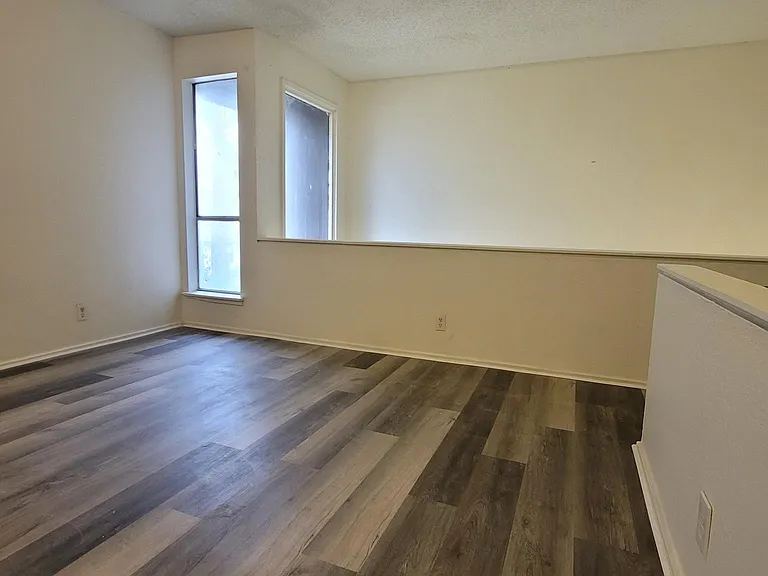 2501 E 10th St #1 — Photo 9